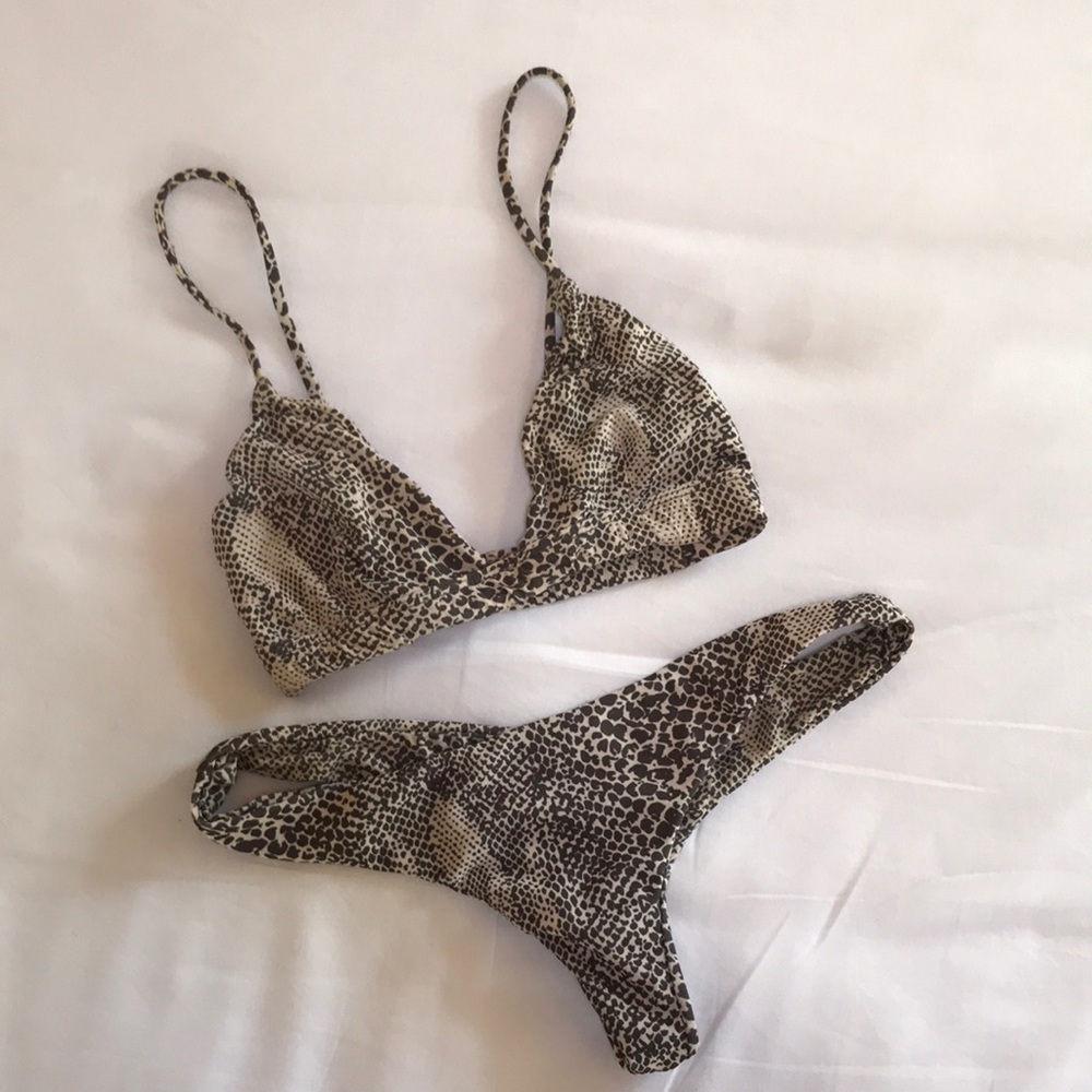 Acacia swimwear awapuhi top in P Ho’okipa bottoms in M in snake lining